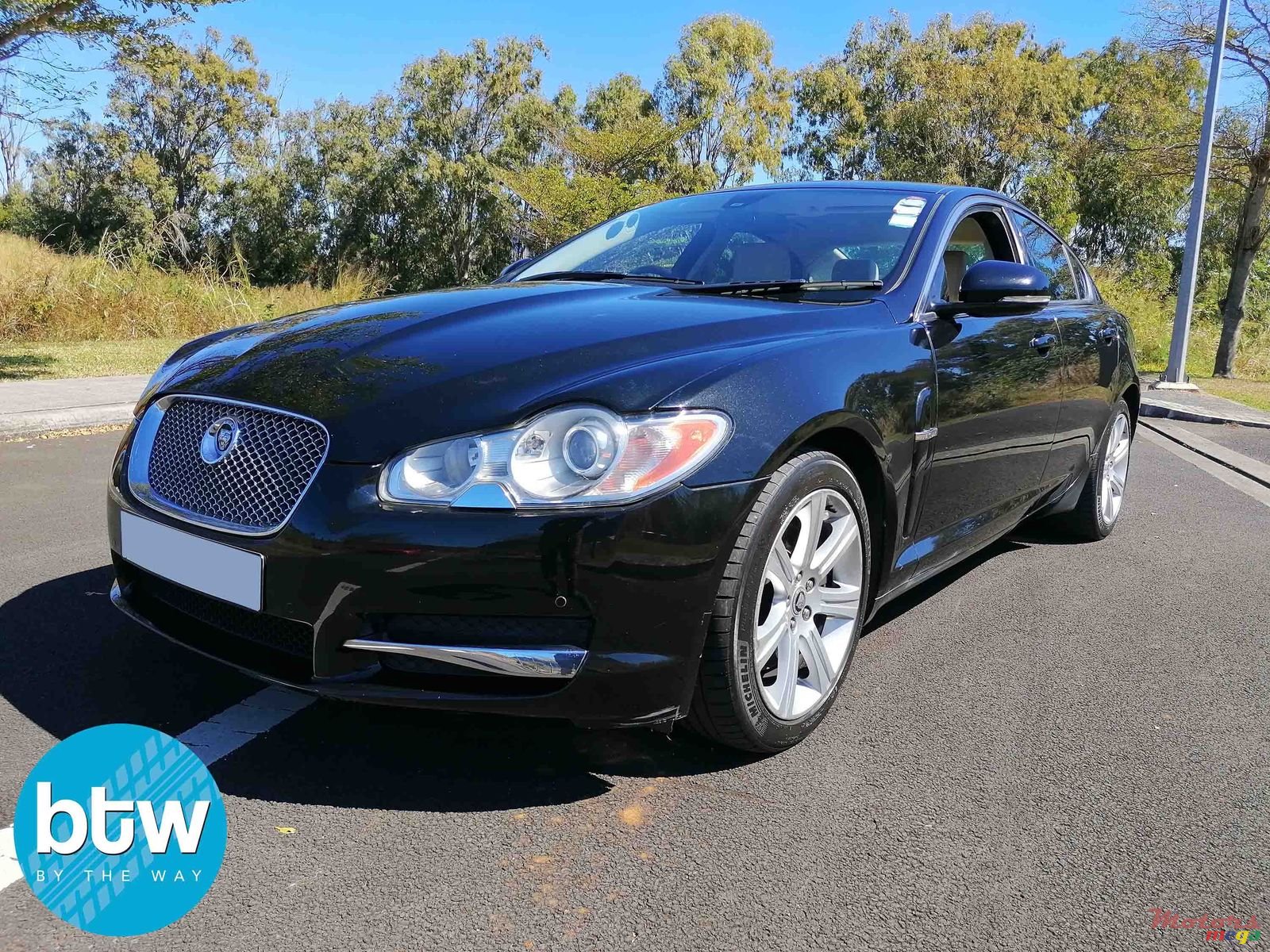 2010' Jaguar XF photo #2