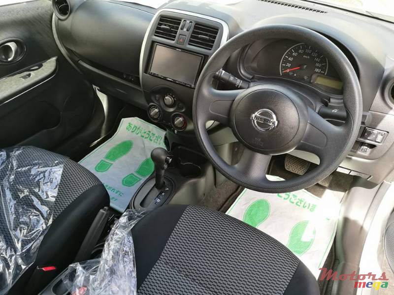 2014' Nissan March photo #6