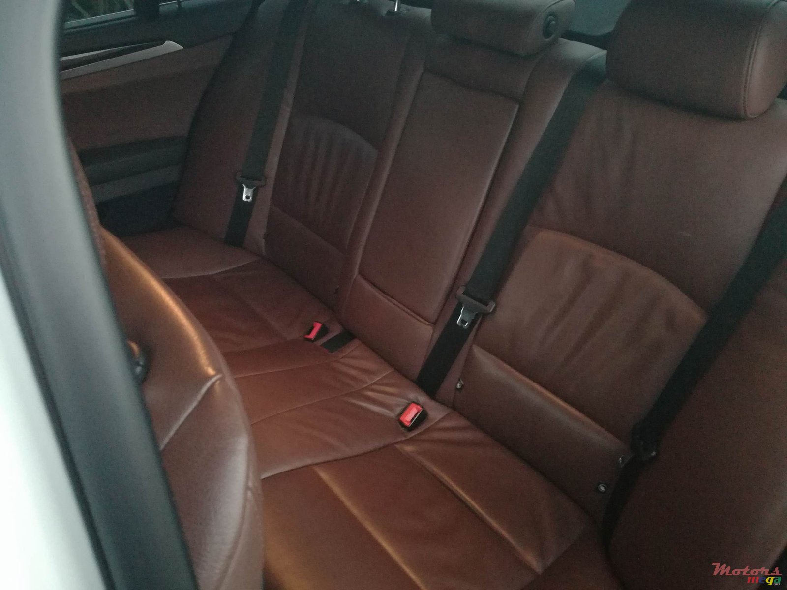 2011' BMW 523 photo #6