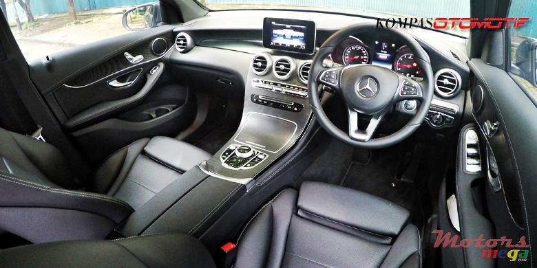 2018' Mercedes-Benz GLA-Class GLA 200 AMG photo #2