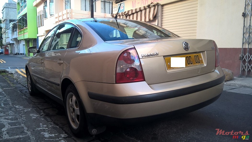 2003' Volkswagen Passat photo #3