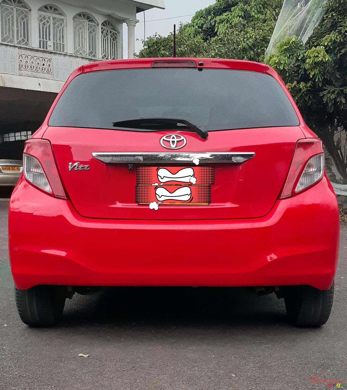 2011' Toyota Vitz photo #3