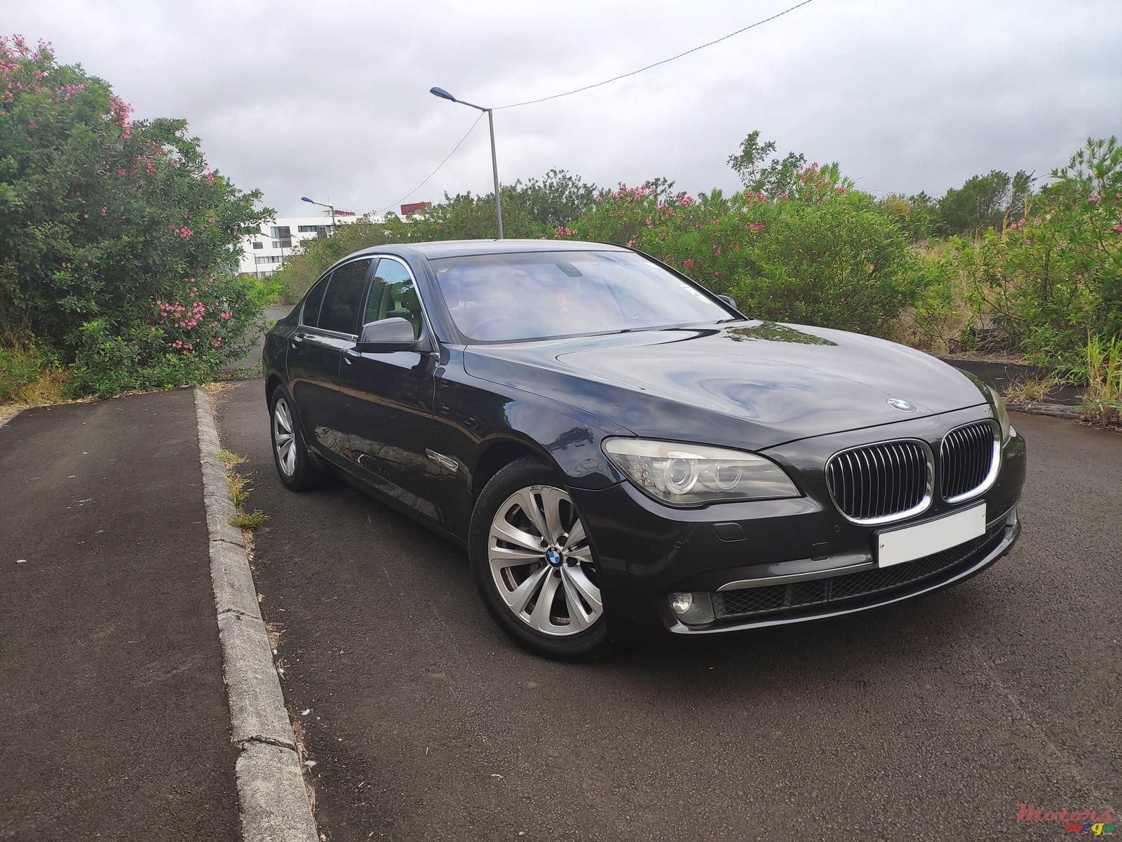 2009' BMW 7 Series photo #1