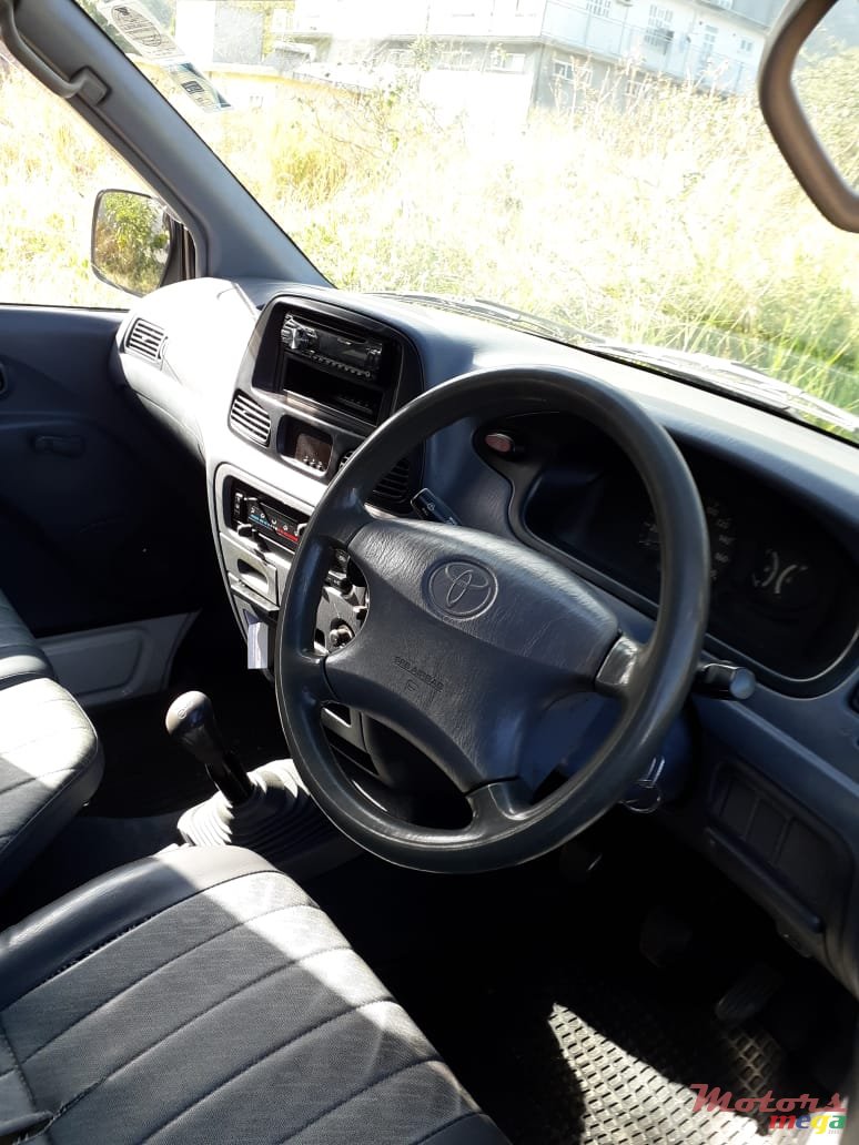 2003' Toyota Town Ace Goods Vehicle photo #5