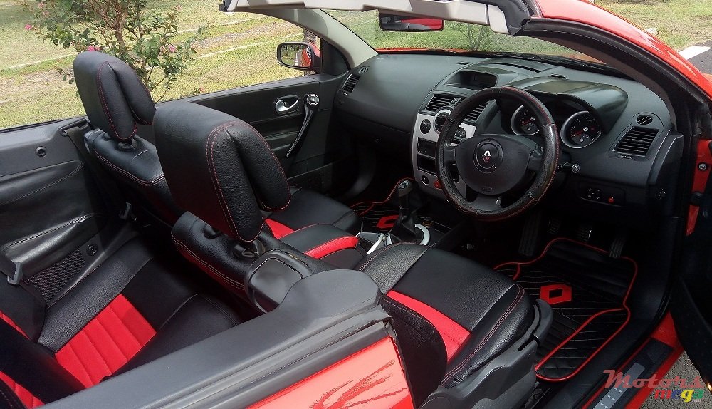 2005' Renault Megane convertible photo #4