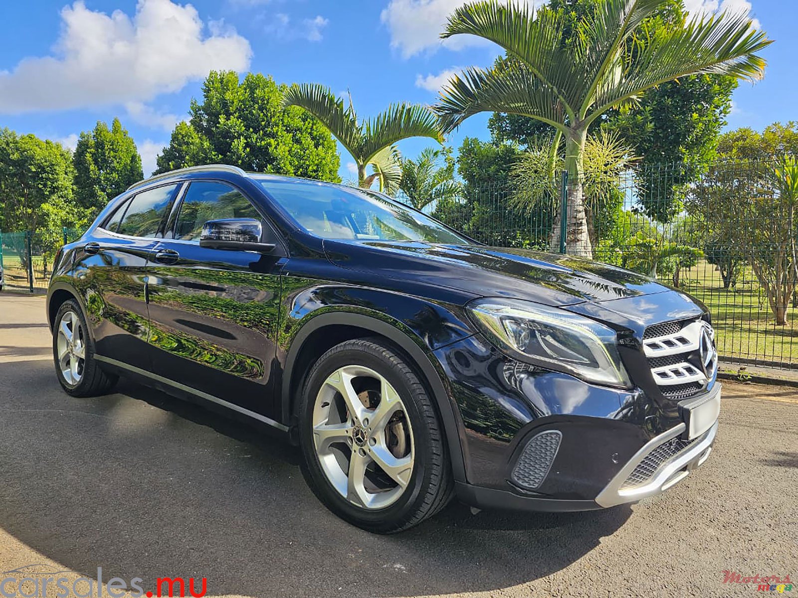 2020' Mercedes-Benz GLA 180 Urban 1.6 photo #1