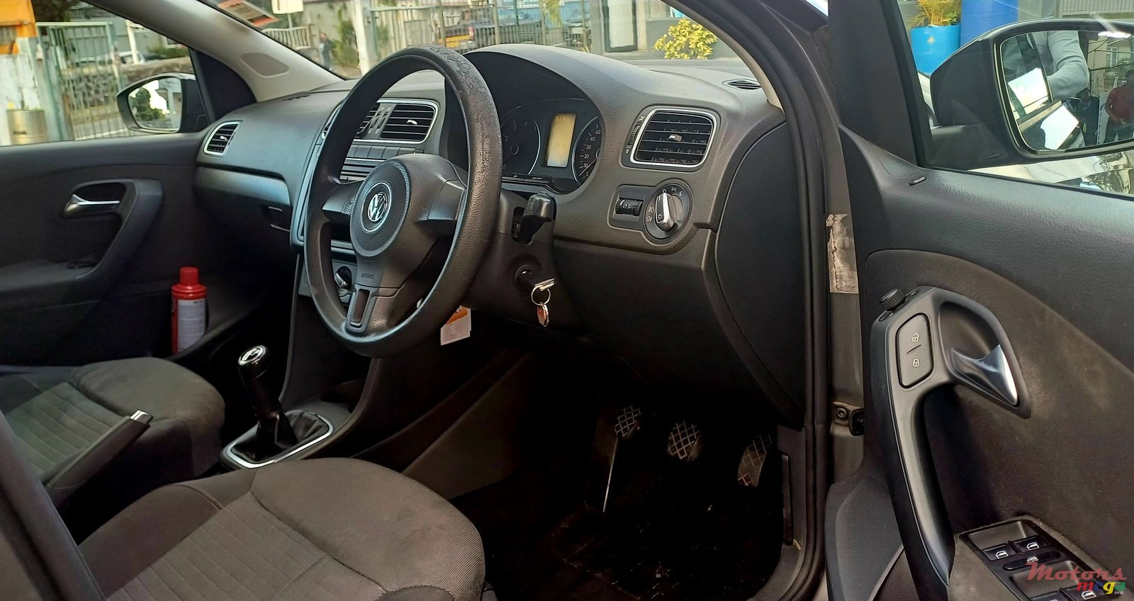 2010' Volkswagen Polo photo #5