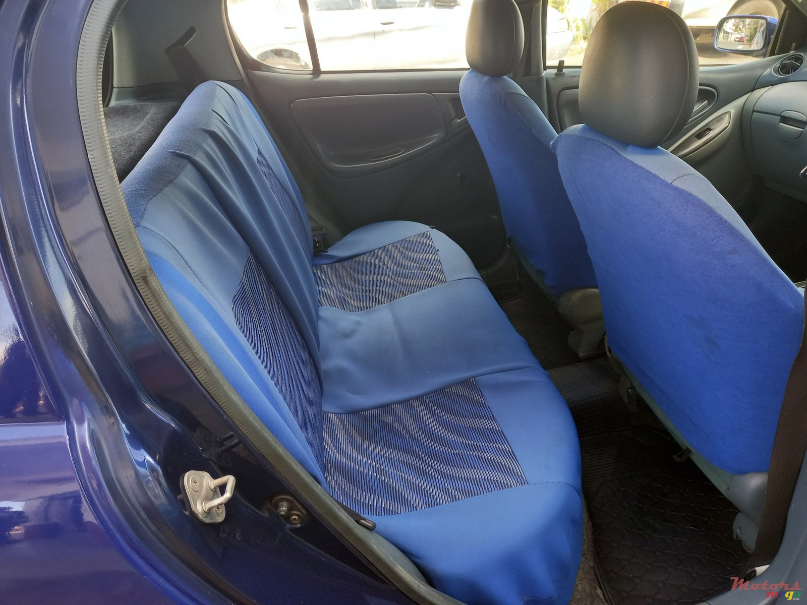 2000' Toyota Vitz photo #3