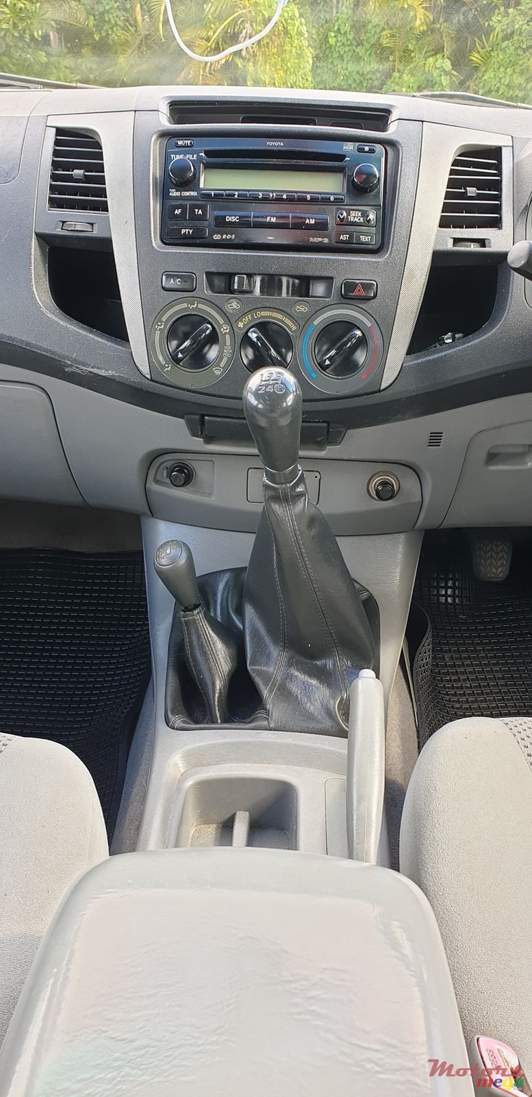 2006' Toyota Hilux Raider photo #5