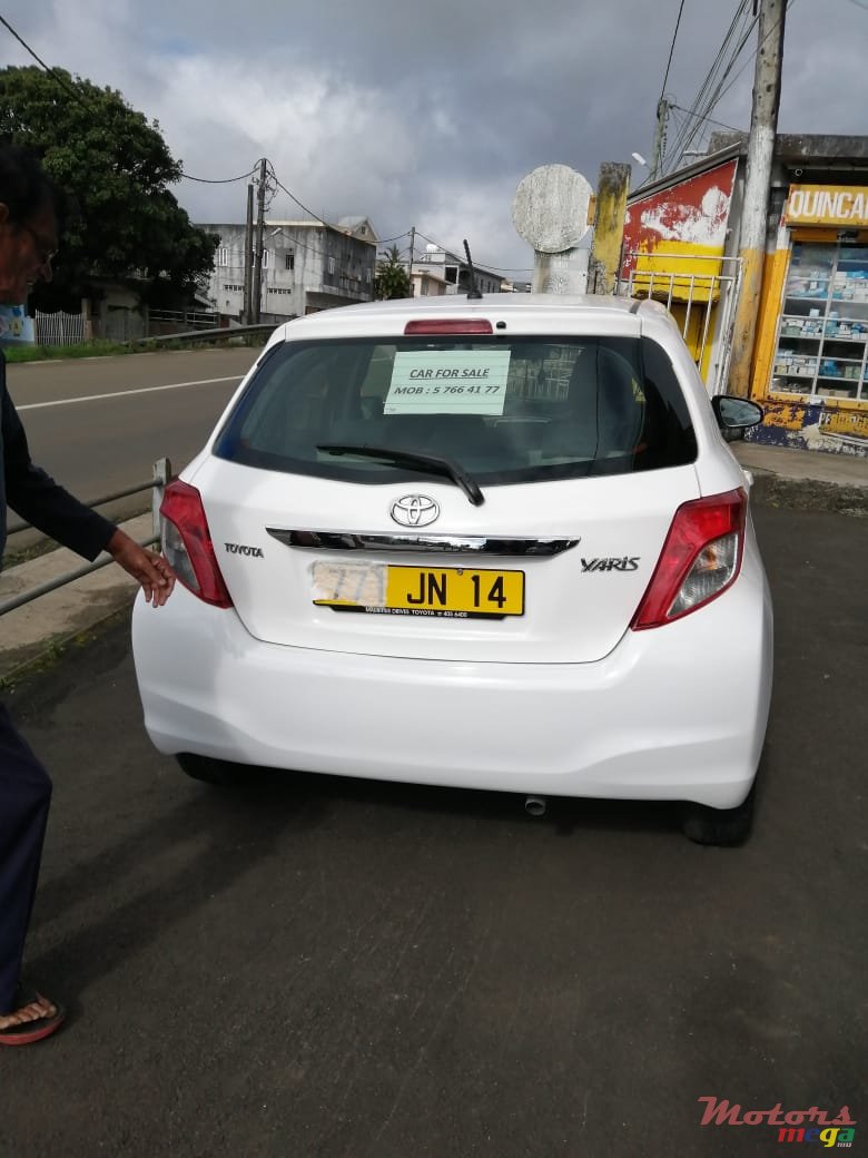 2014' Toyota Yaris photo #4