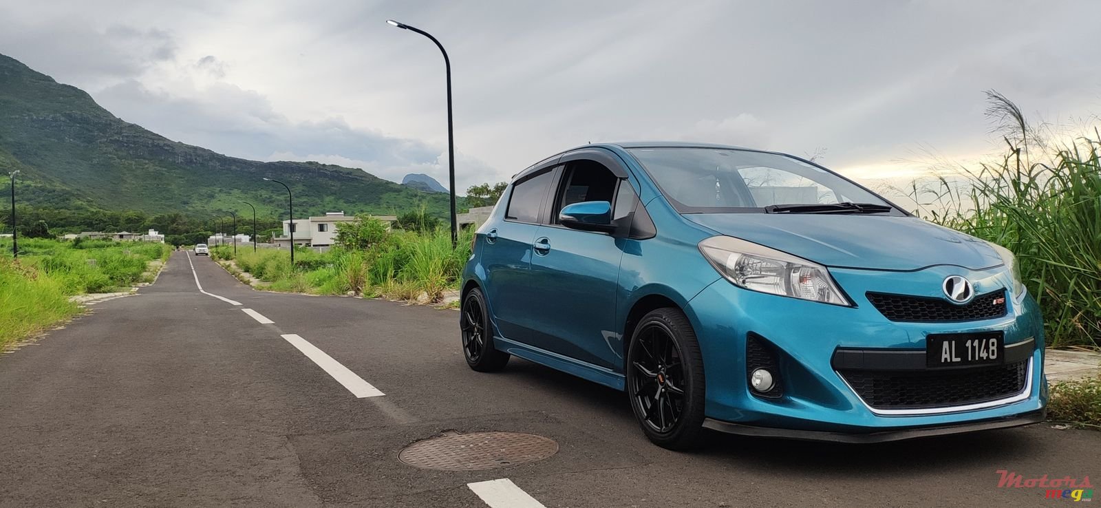 2012' Toyota Vitz Rs version photo #5