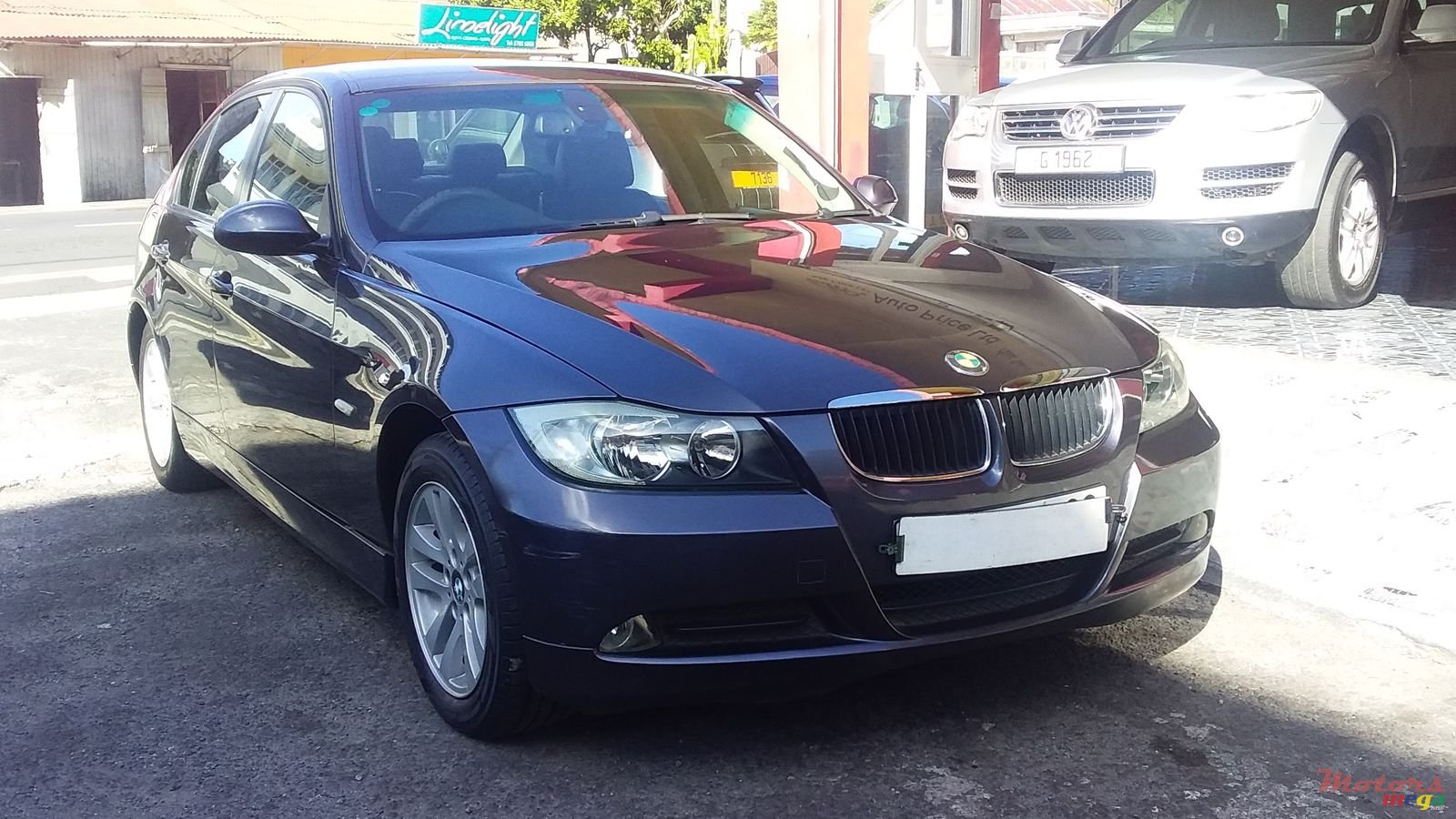 2006' BMW 3 Series 320i photo #1