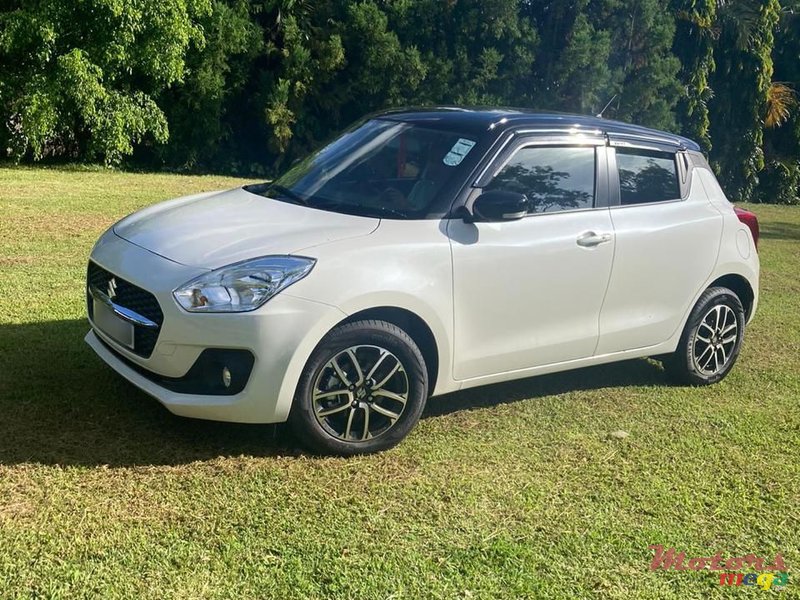 2023' Suzuki Swift Glx photo #2