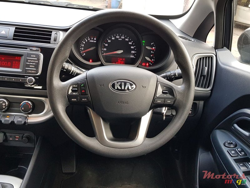 2015' Kia Rio photo #5