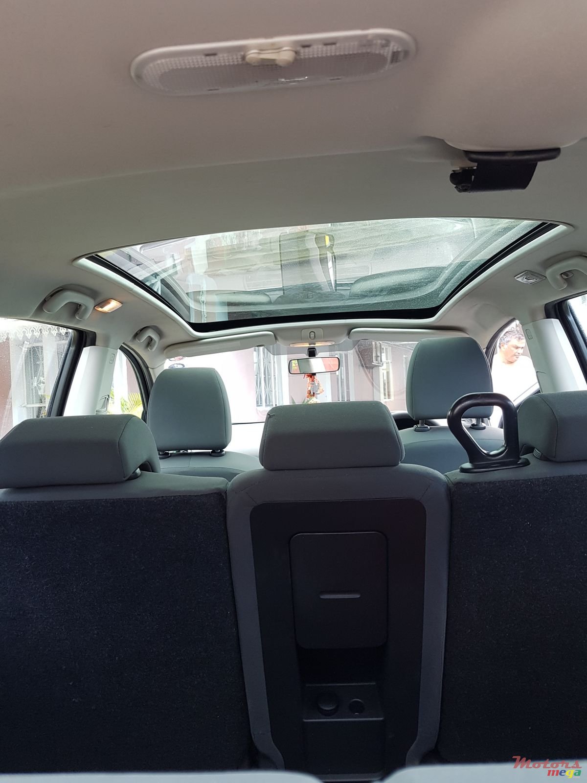 2012' Nissan Qashqai+2 photo #1