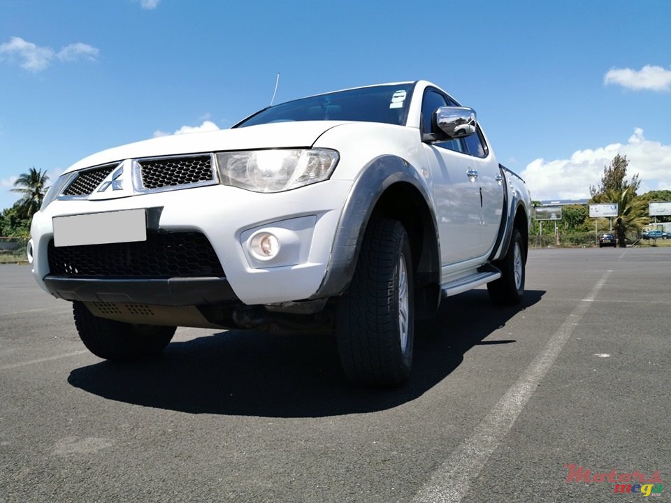 2010' Mitsubishi Sportero photo #7