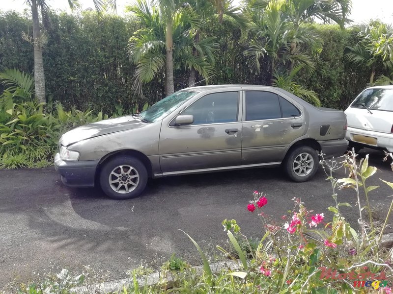 1998' Nissan Sunny photo #1