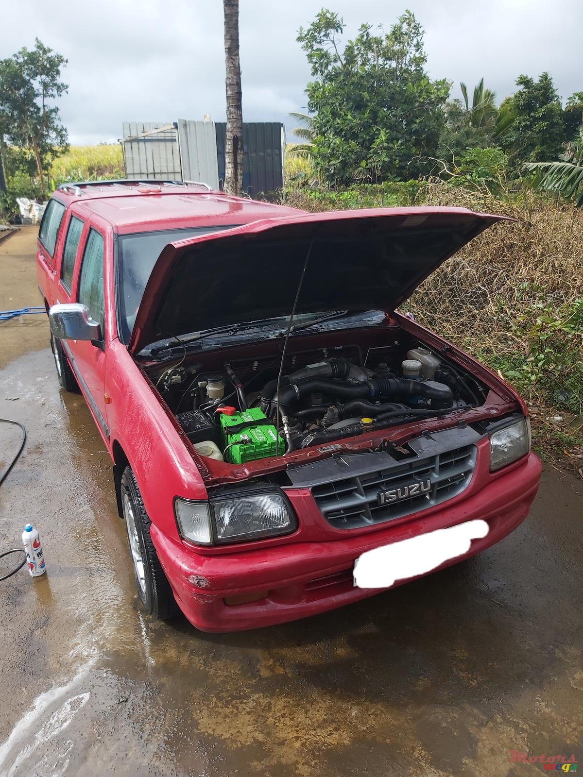 2000' Isuzu photo #1