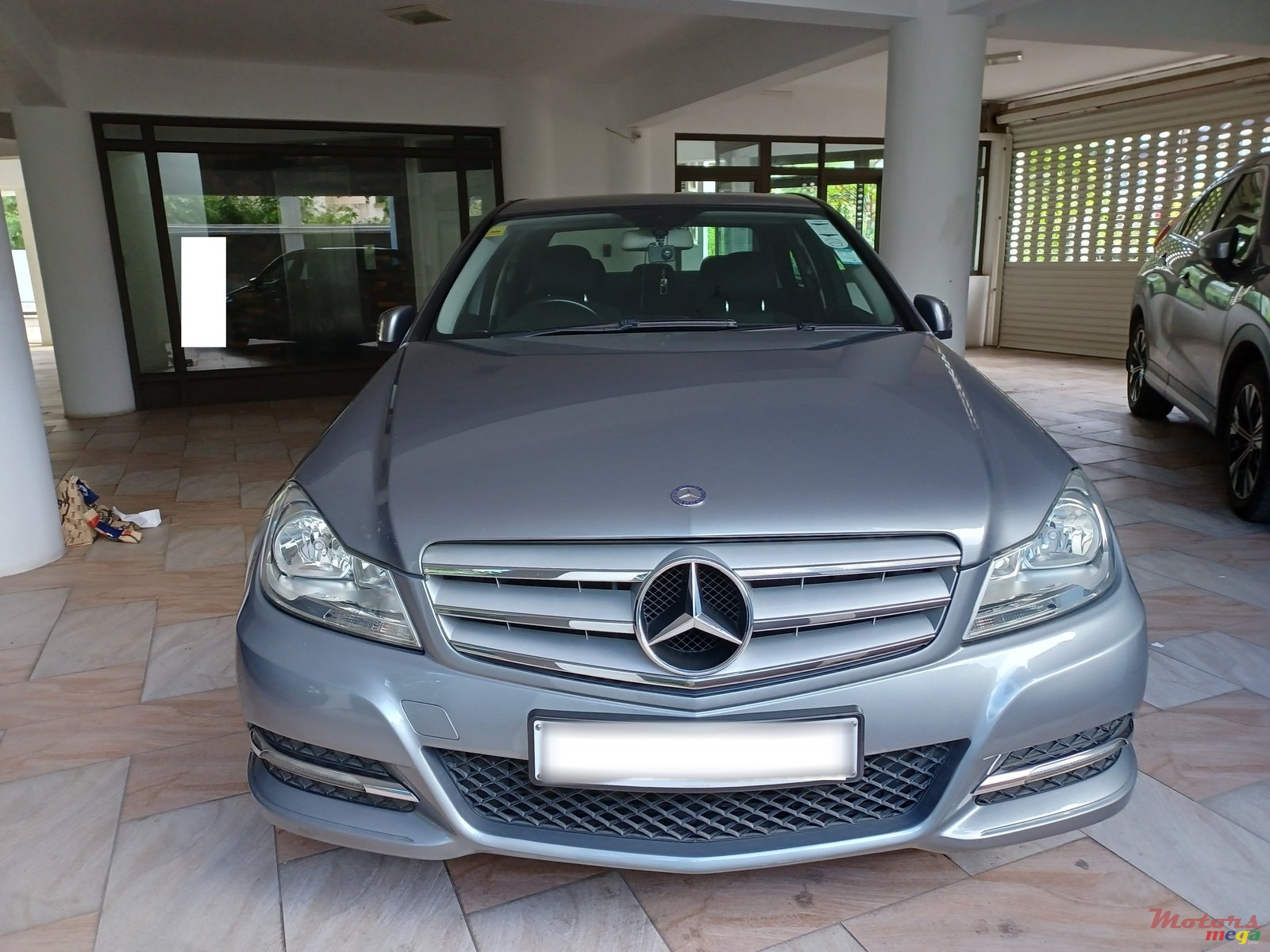 2012' Mercedes-Benz 180 photo #1