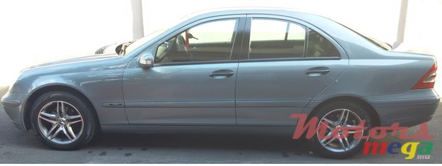 2004' Mercedes-Benz c220 photo #2
