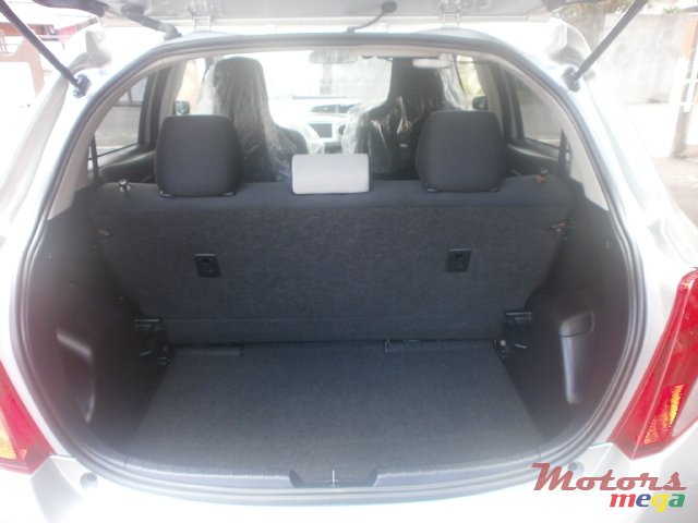 2012' Toyota Vitz JAPAN photo #3