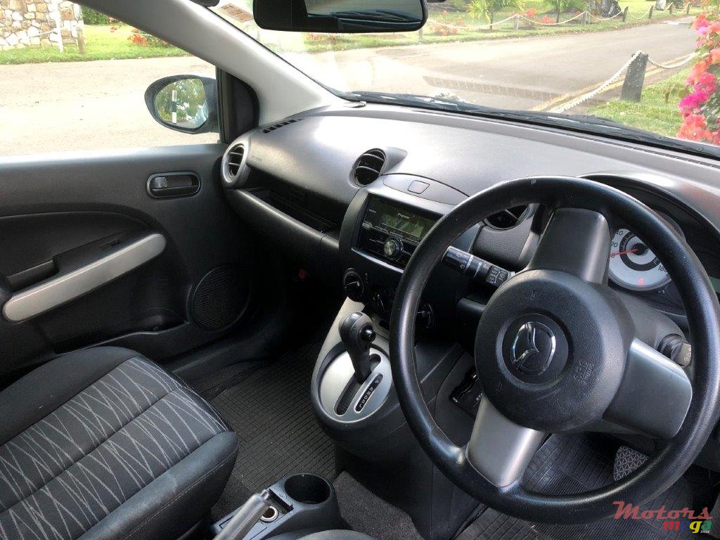 2008' Mazda Demio photo #2