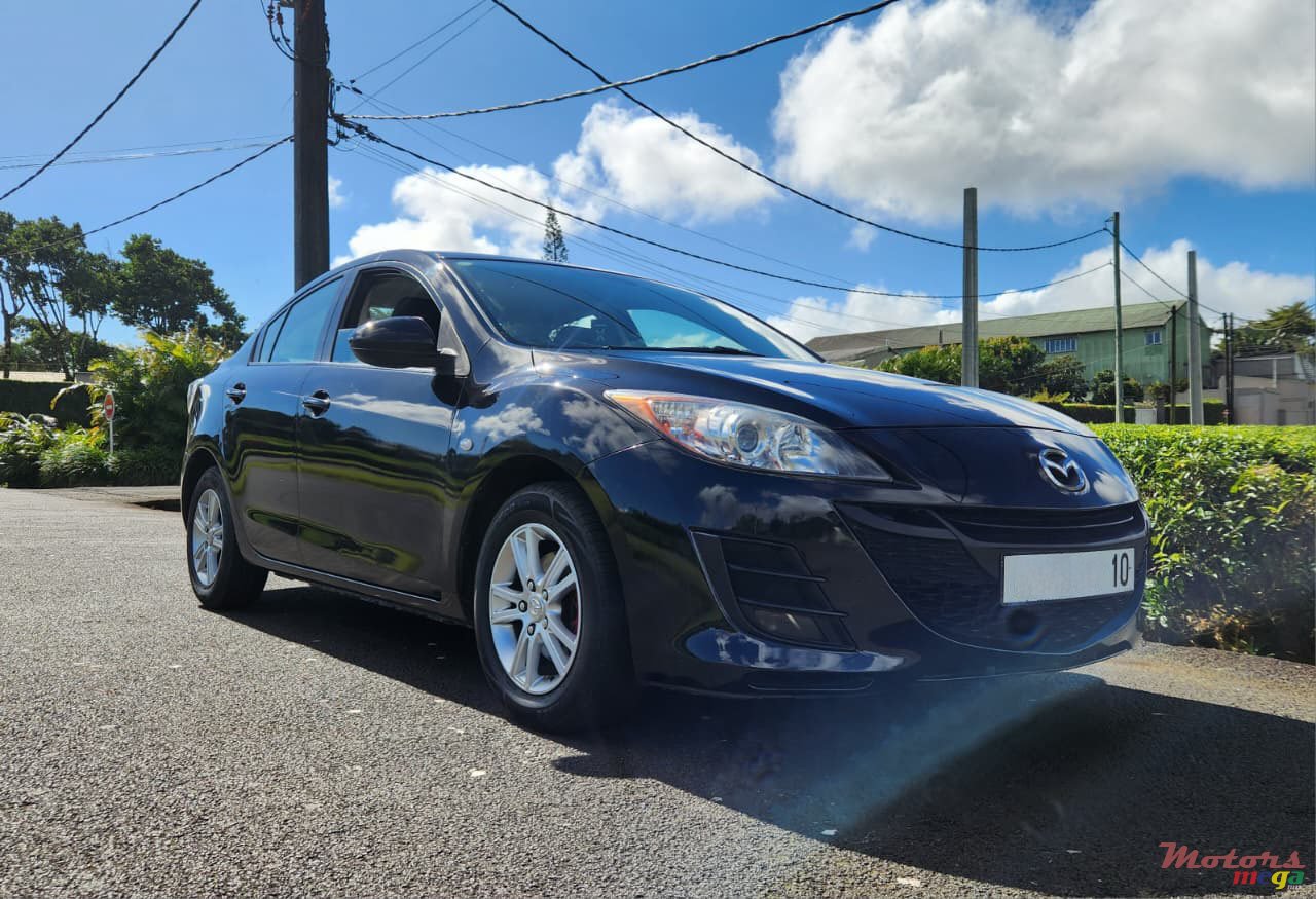 2010' Mazda Mazda3 photo #2