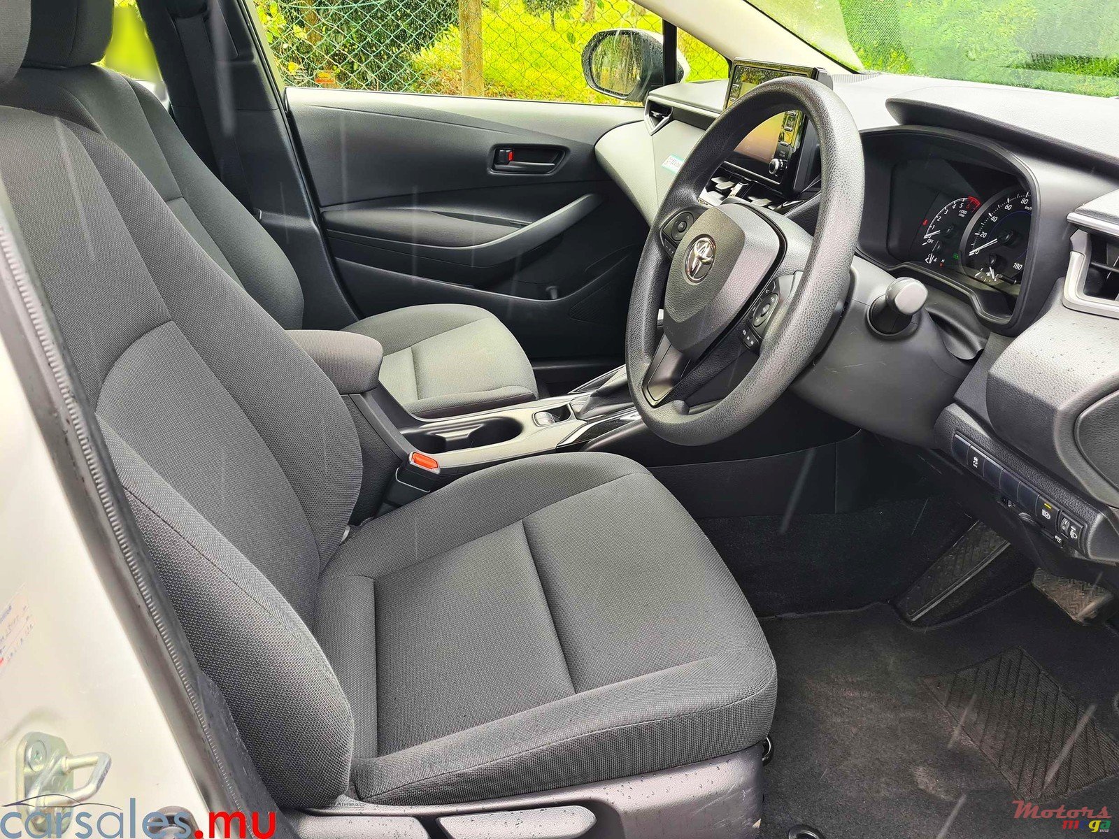 2019' Toyota Corolla Sedan 1.8 Hybrid photo #5