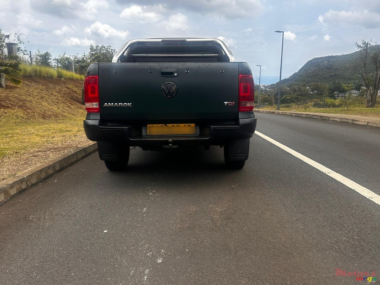 2017' Volkswagen Amarok photo #3