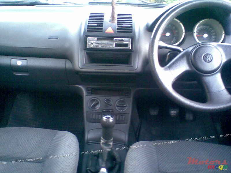 2002' Volkswagen Polo Polo Classic photo #5