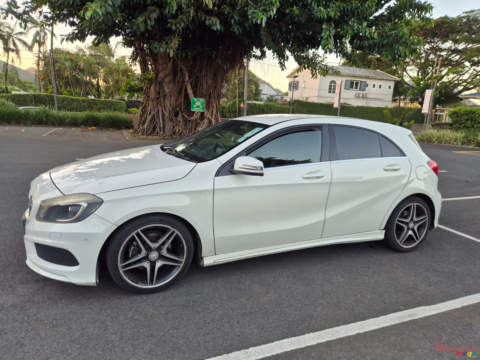 2013' Mercedes-Benz A 180 photo #1