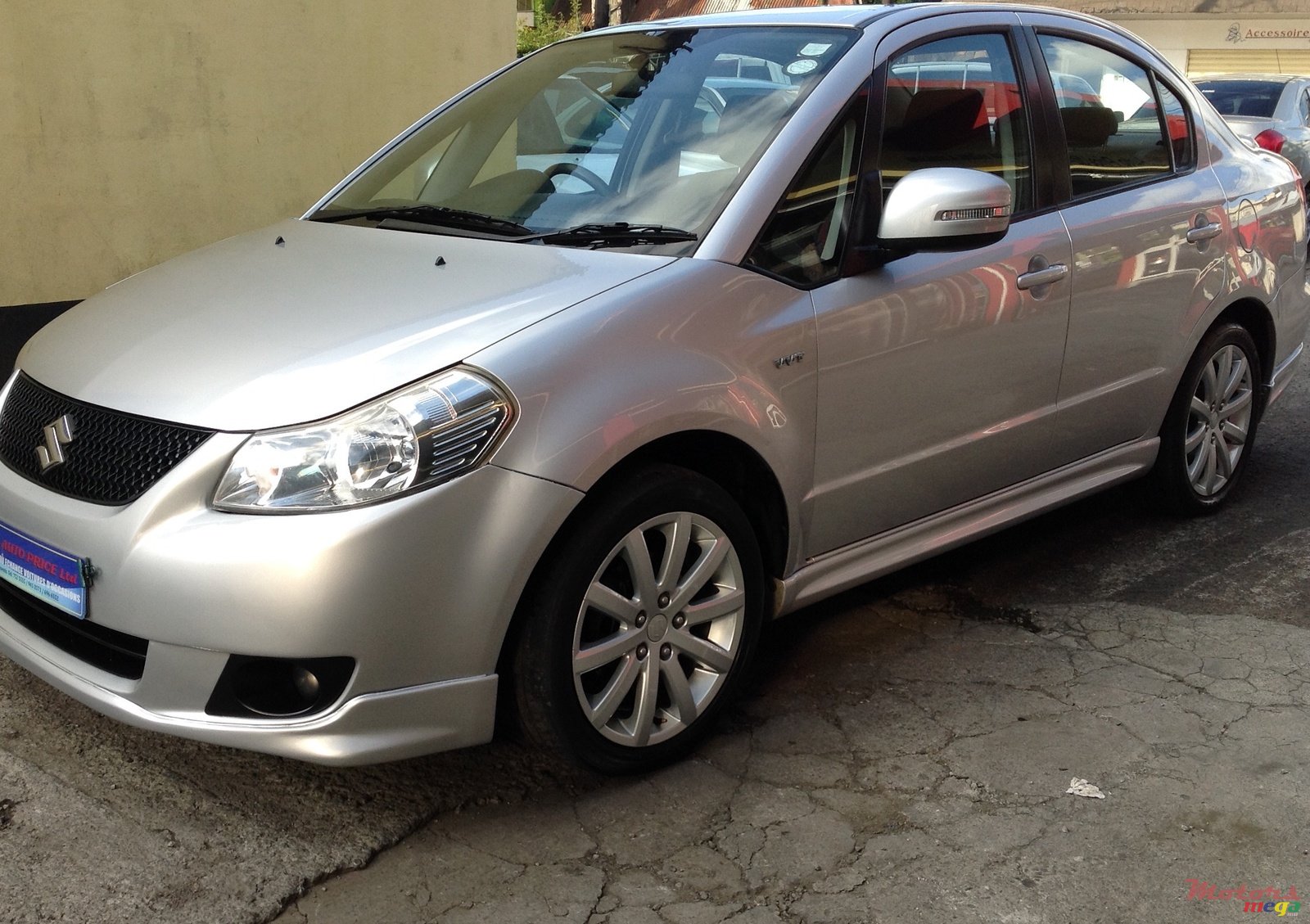 2010' Suzuki SX4 photo #1