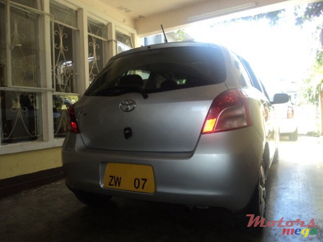 2007' Toyota Vitz photo #5
