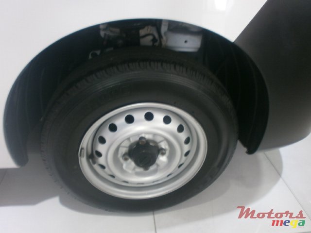 2015' Nissan NV 200 photo #4