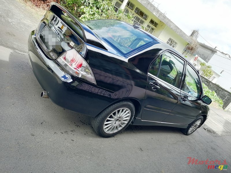 2005' Mitsubishi Lancer photo #2