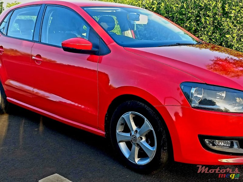 2013' Volkswagen Polo photo #1