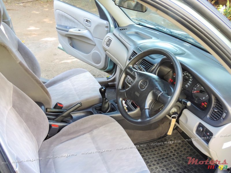 2002' Nissan photo #7