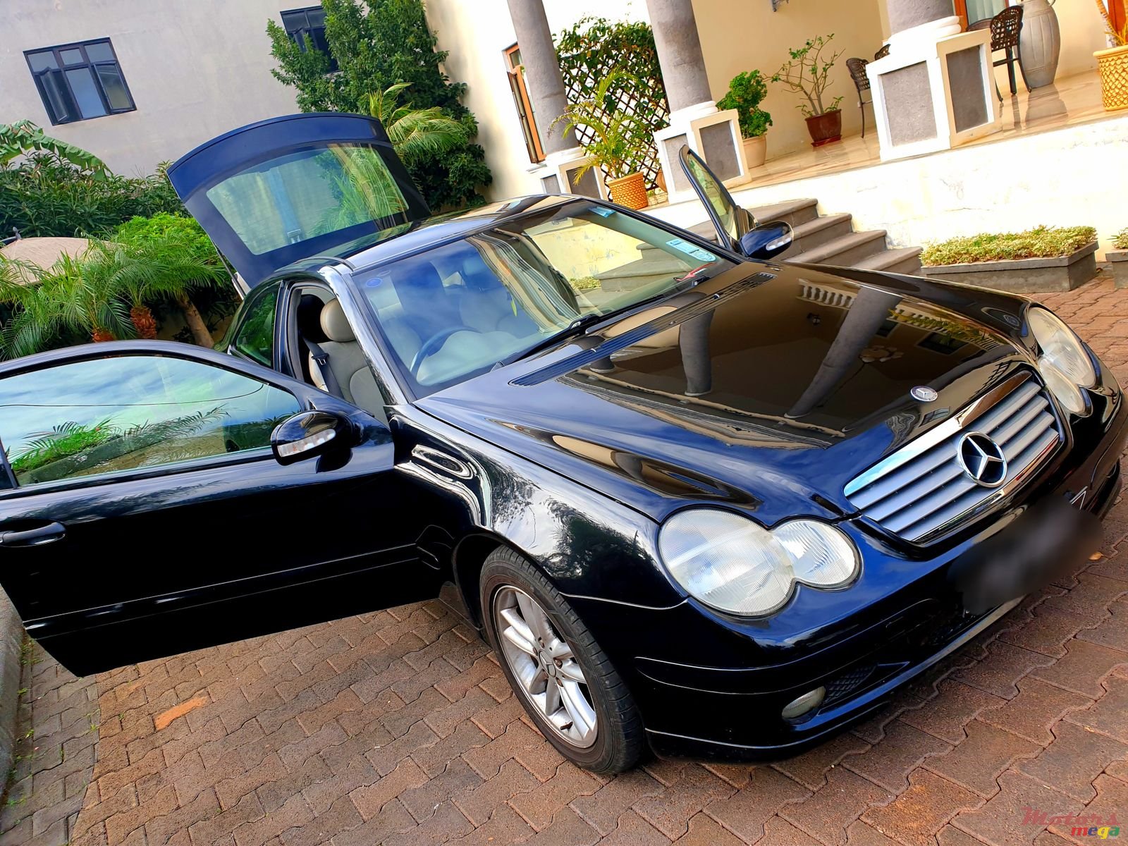 2002' Mercedes-Benz C-Class Sports Coupe Kompressor photo #2