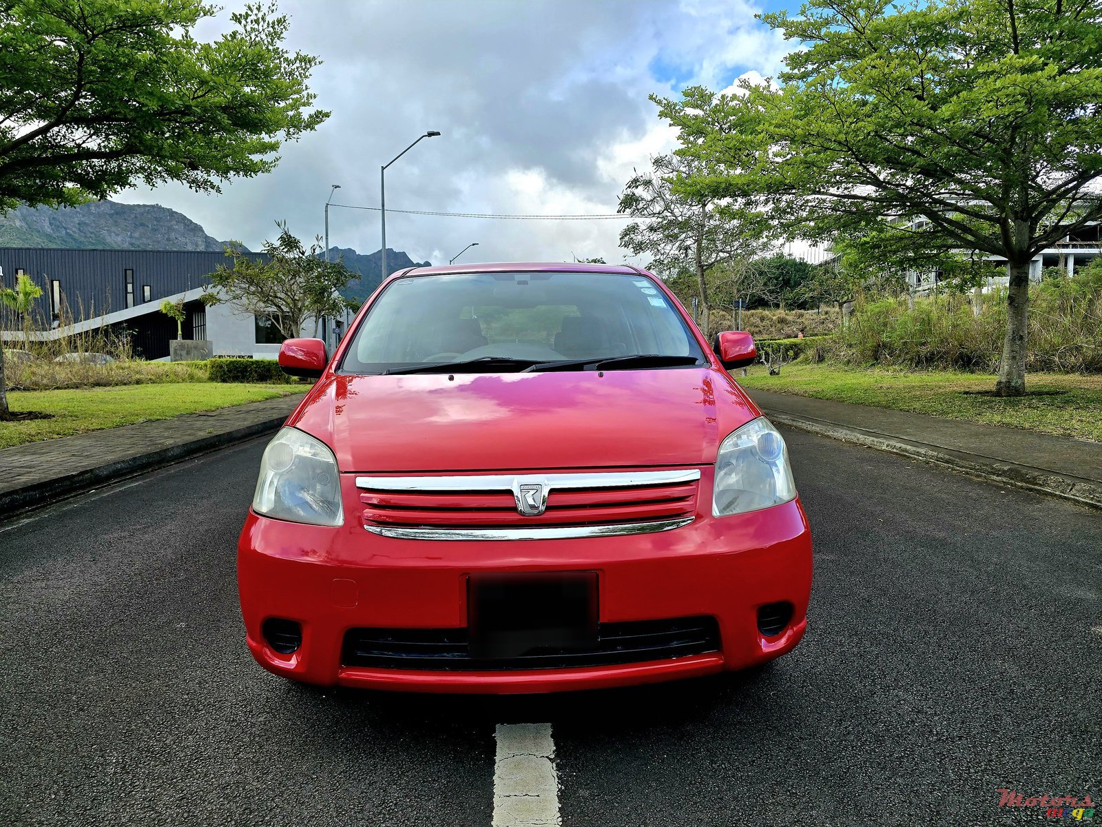 2003' Toyota Raum photo #2
