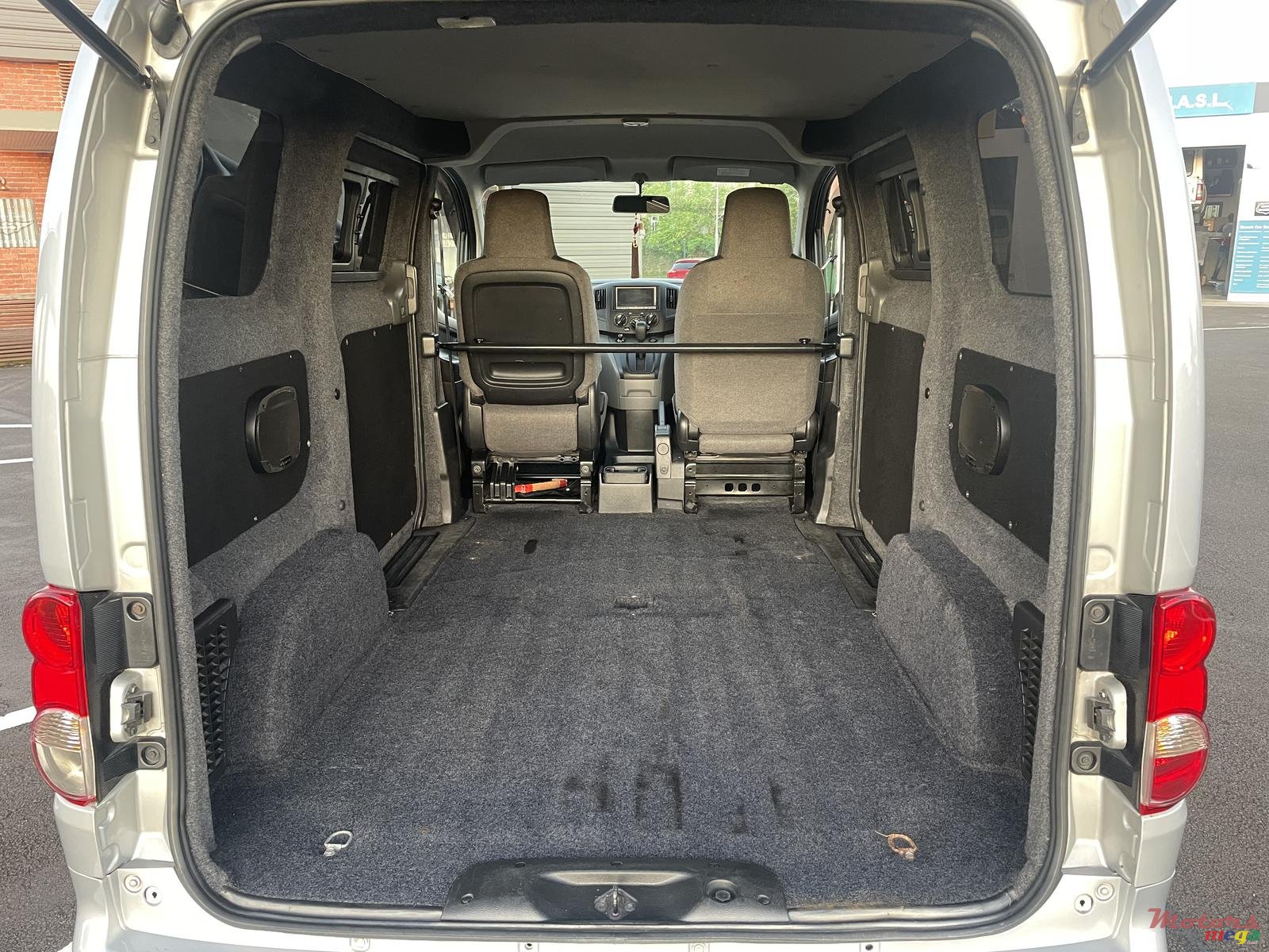 2013' Nissan NV photo #7