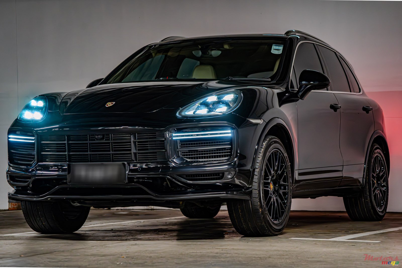 2022' Porsche Cayenne photo #1