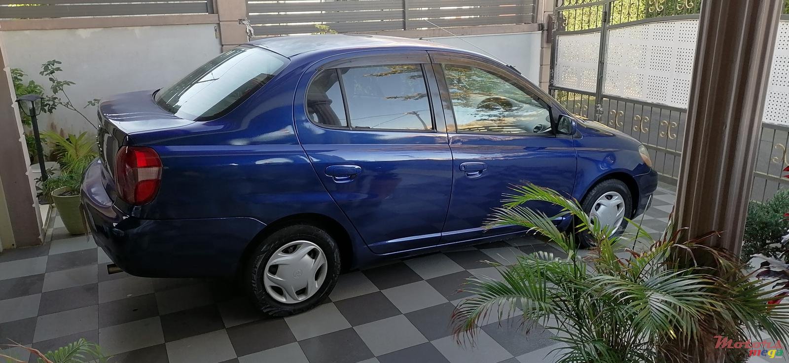 2000' Toyota Echo photo #2