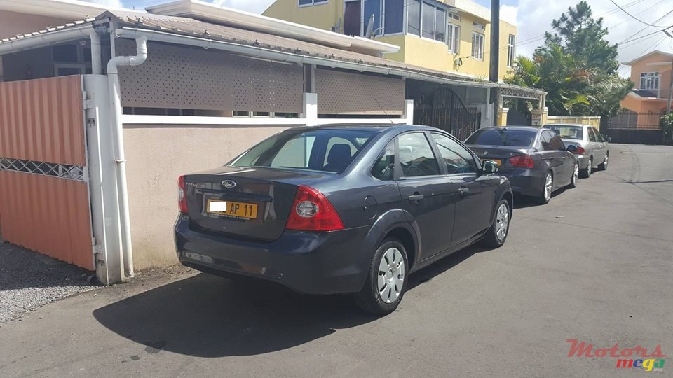 2011' Ford Focus photo #2