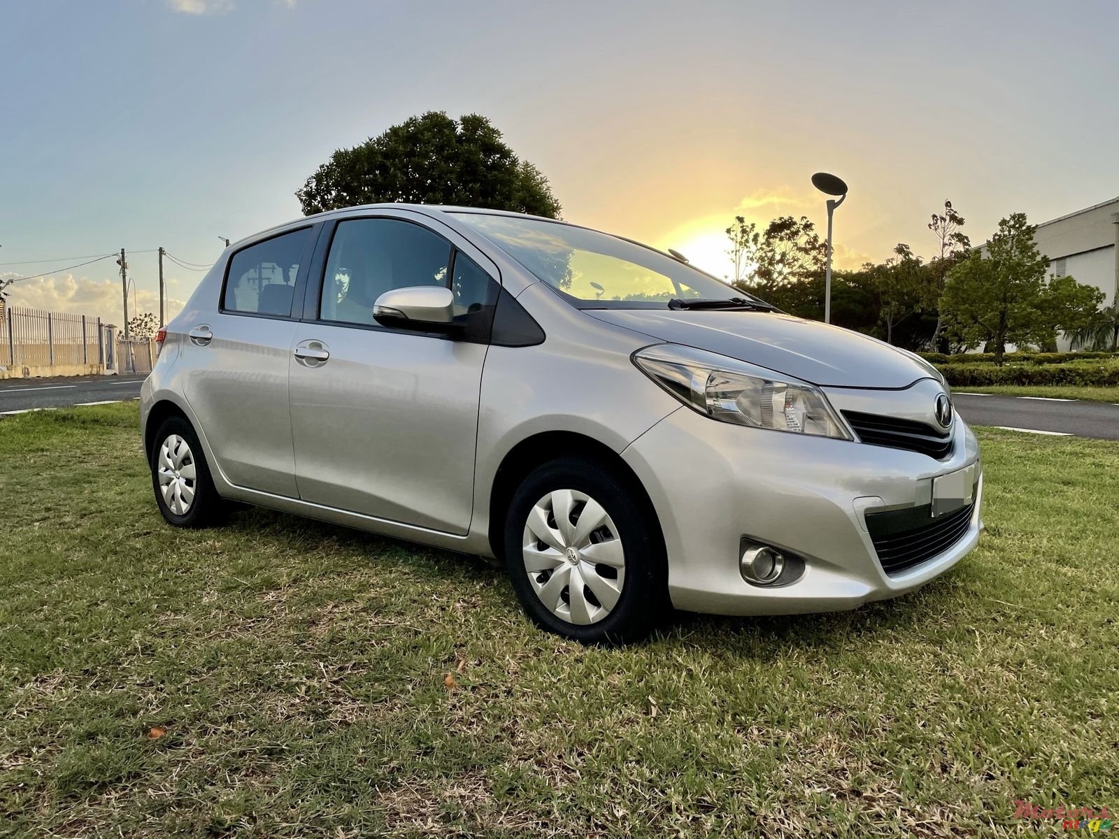 2013' Toyota Vitz photo #2