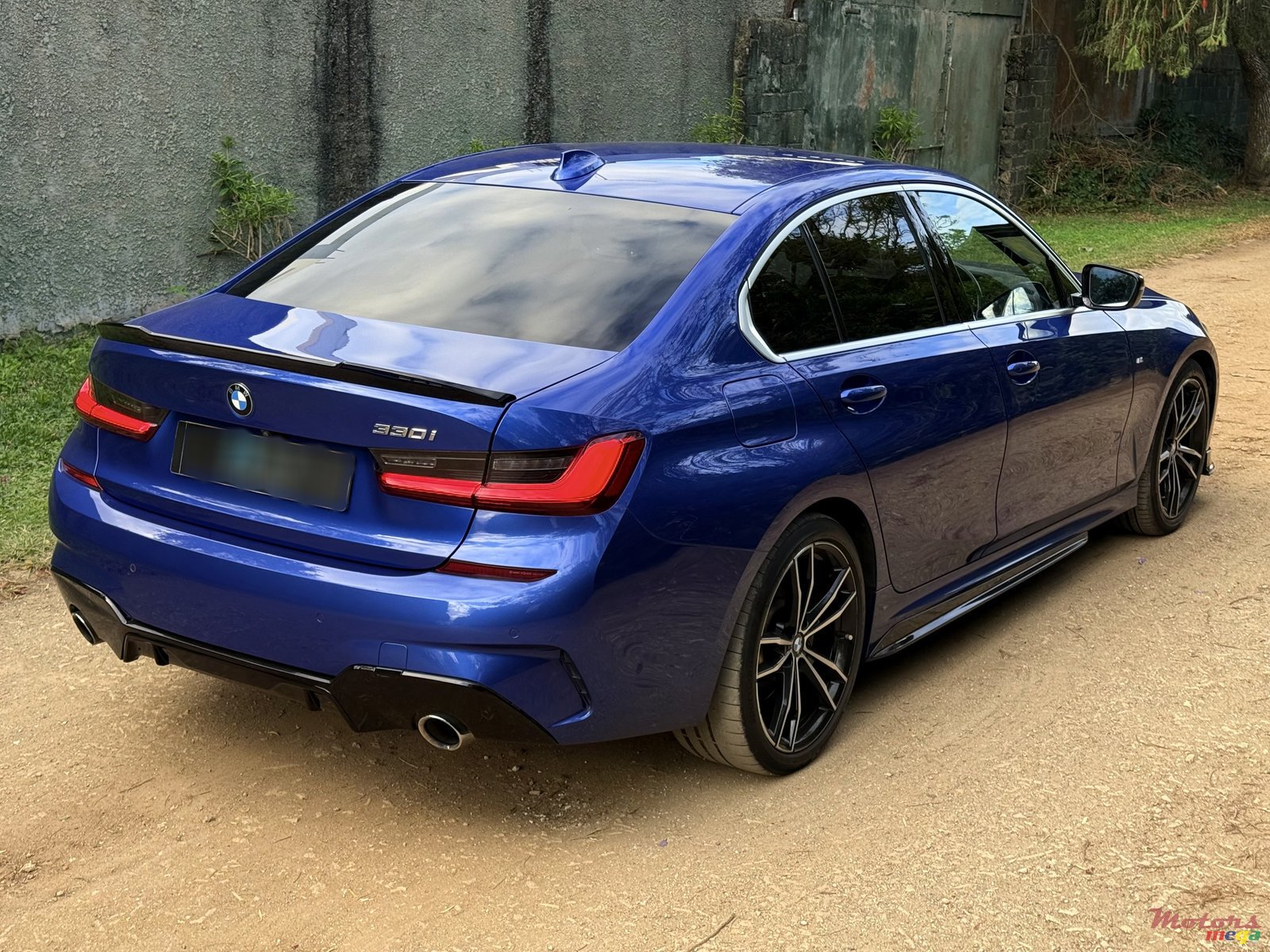 2019' BMW 330 photo #3