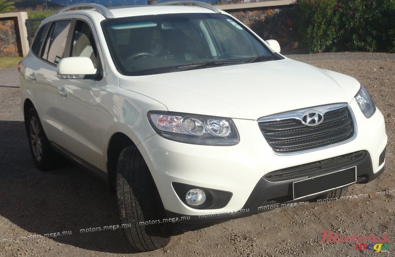 2010' Hyundai Santa Fe photo #1