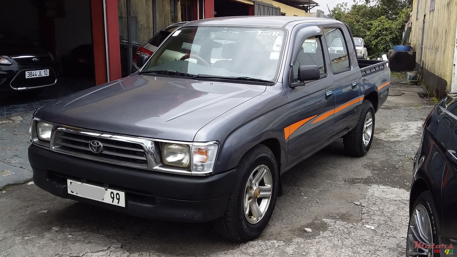 1999' Toyota Hilux 2x4 photo #1