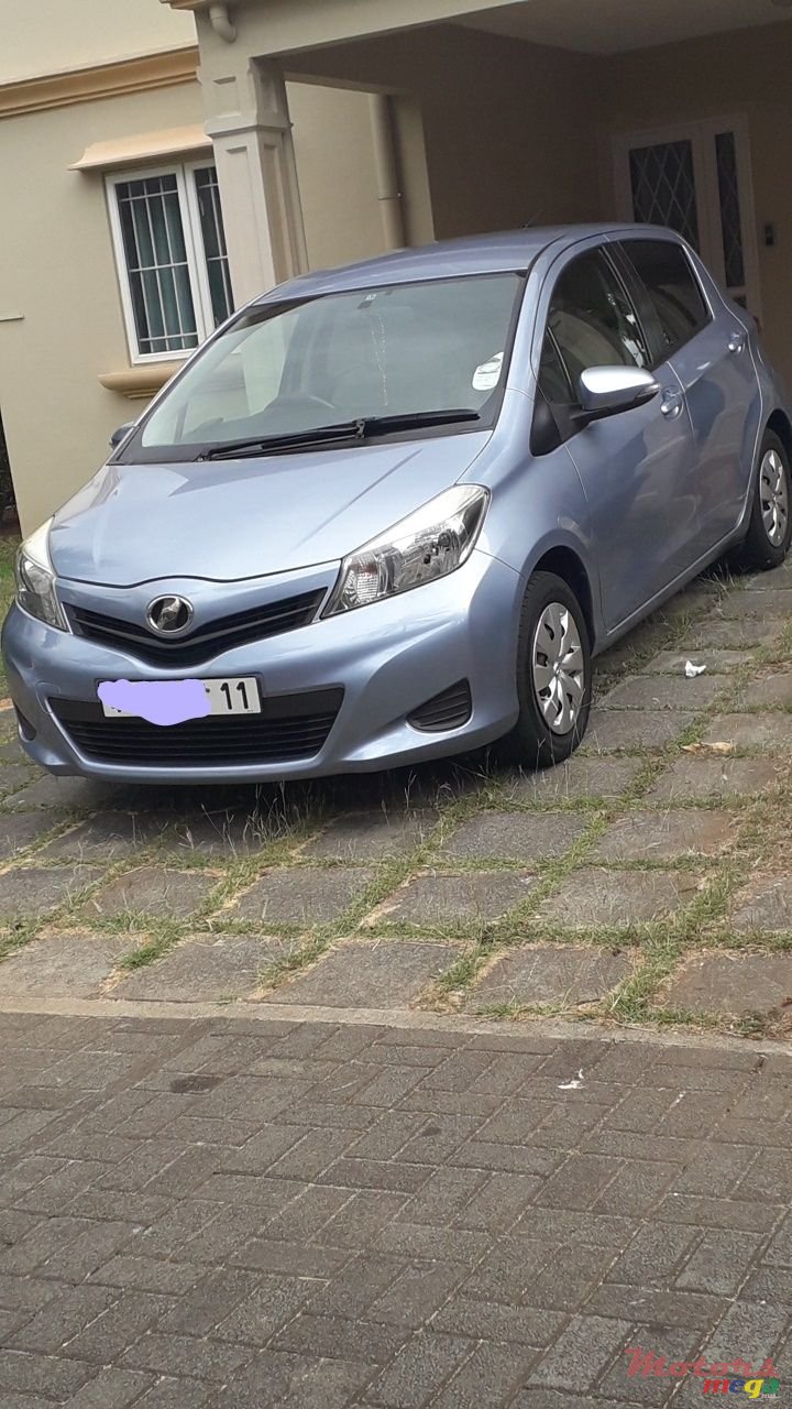 2011' Toyota Vitz photo #4