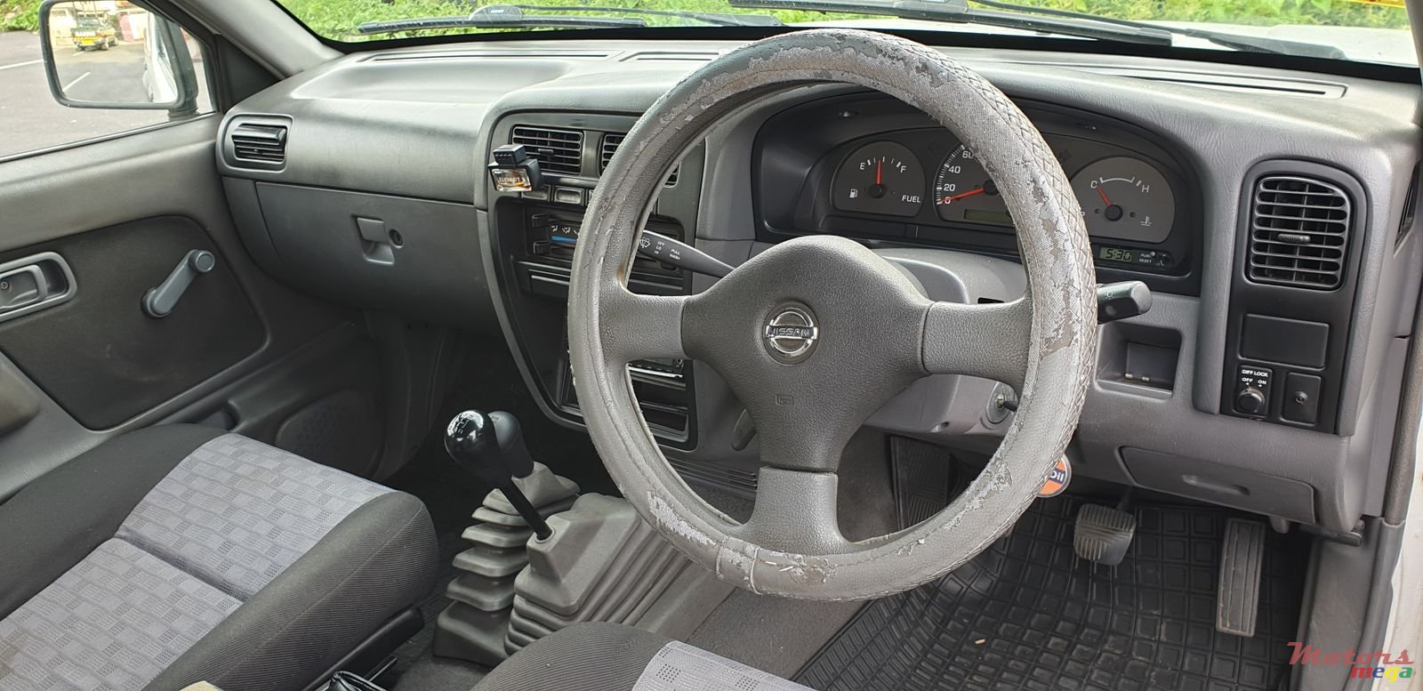 2010' Nissan Hardbody photo #4