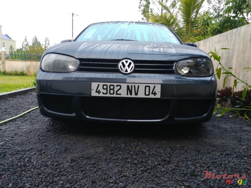 2004' Volkswagen Golf photo #3